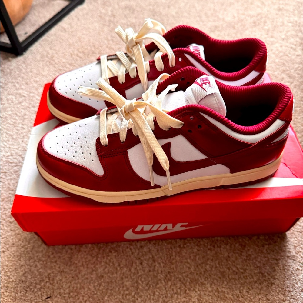 Nike Dunk Low Premium Vintage Team Red